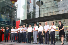 出席深圳市建筑门窗幕墙学会揭牌仪式的重要领导